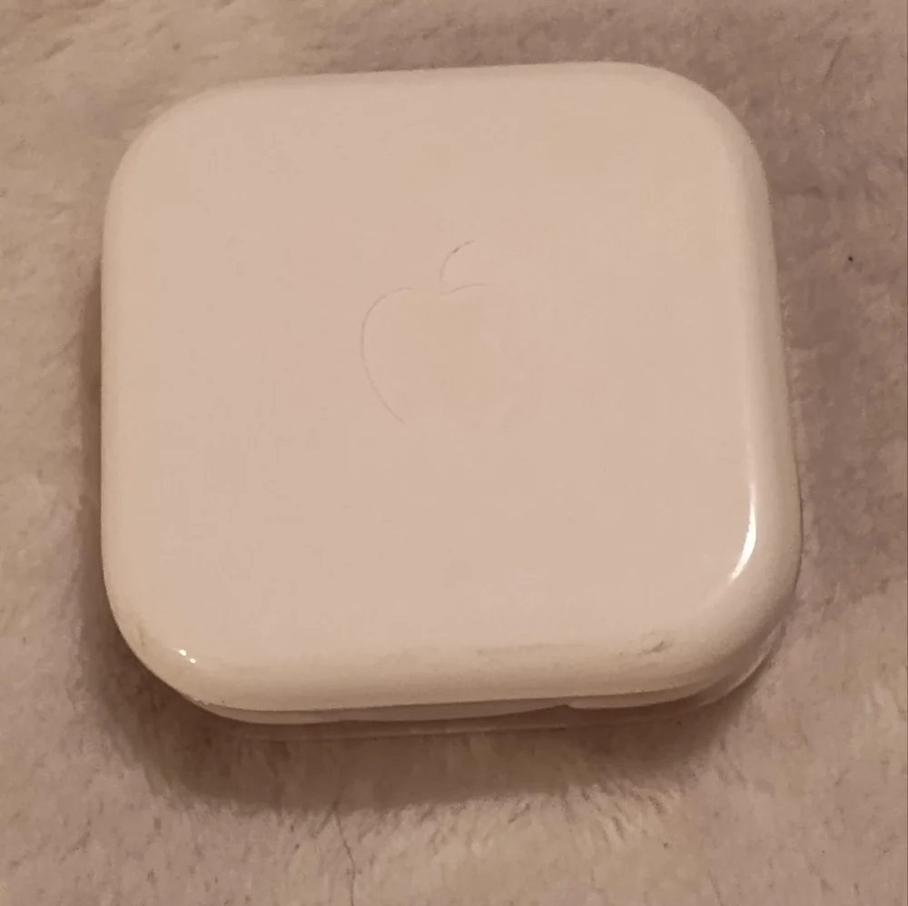NEW!! APPLE Wired Ear Buds